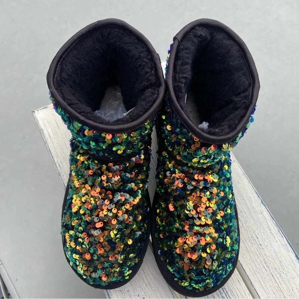 UGG Classic Short Sequin Boots | Youth 5 (Women’s 7)